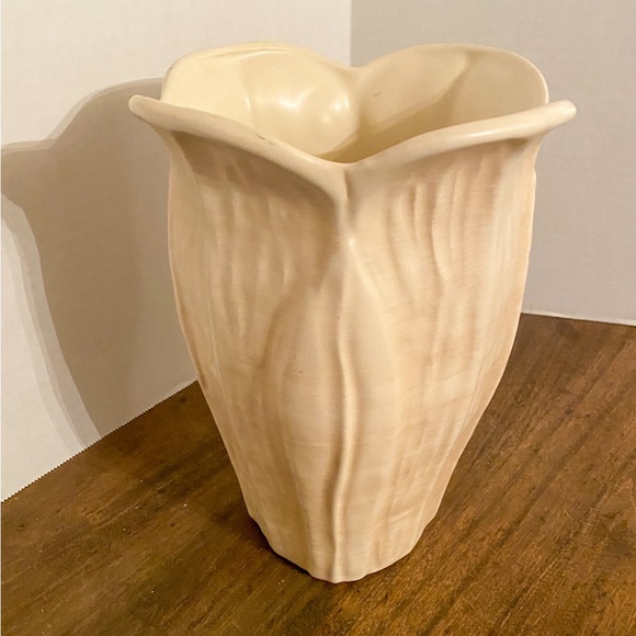 Haeger Vase - Picture 2 of 6